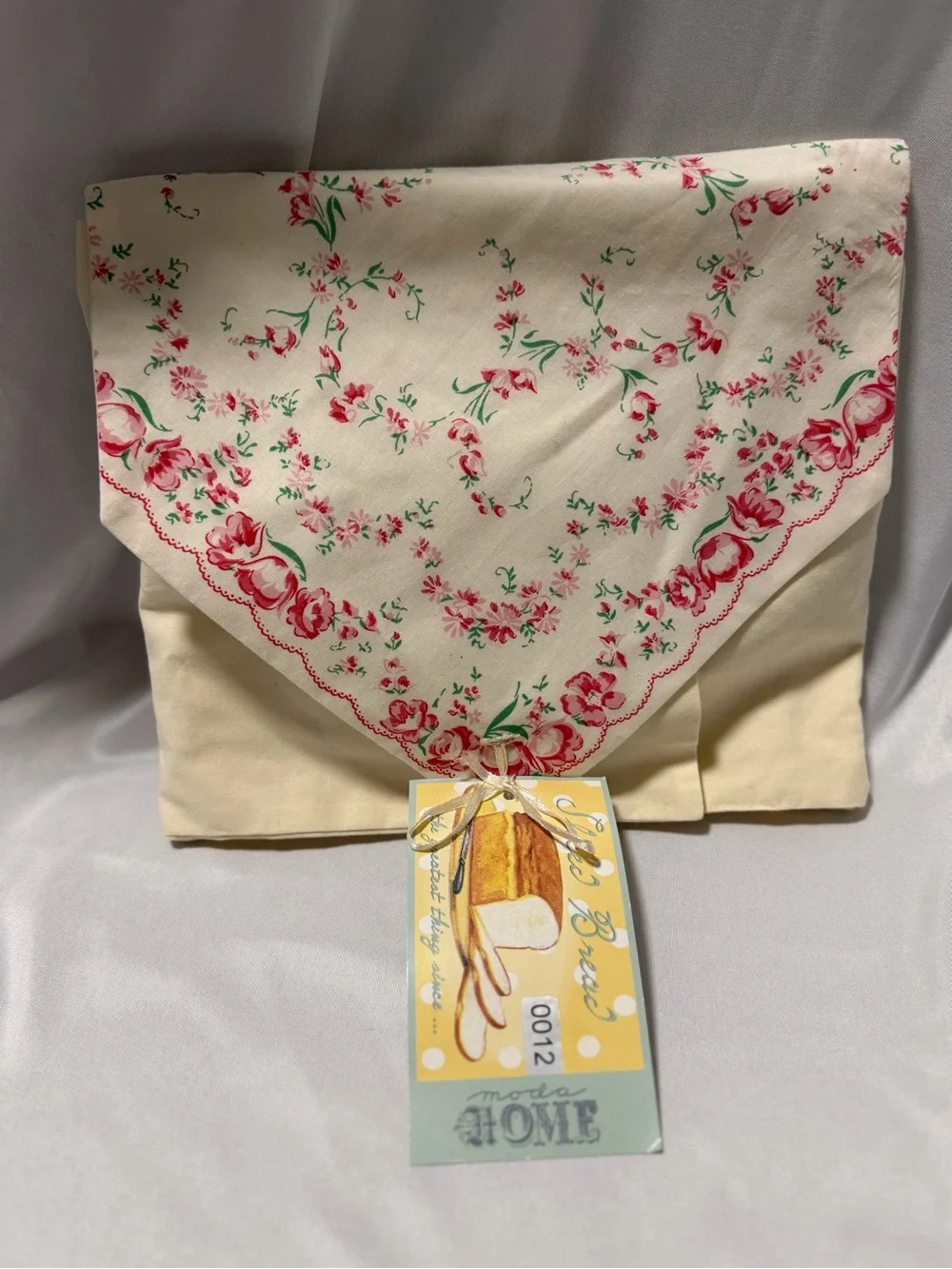 NEW Moda Home Slices of Bread Retro Floral Handkerchief Gift Set - 16 Pack